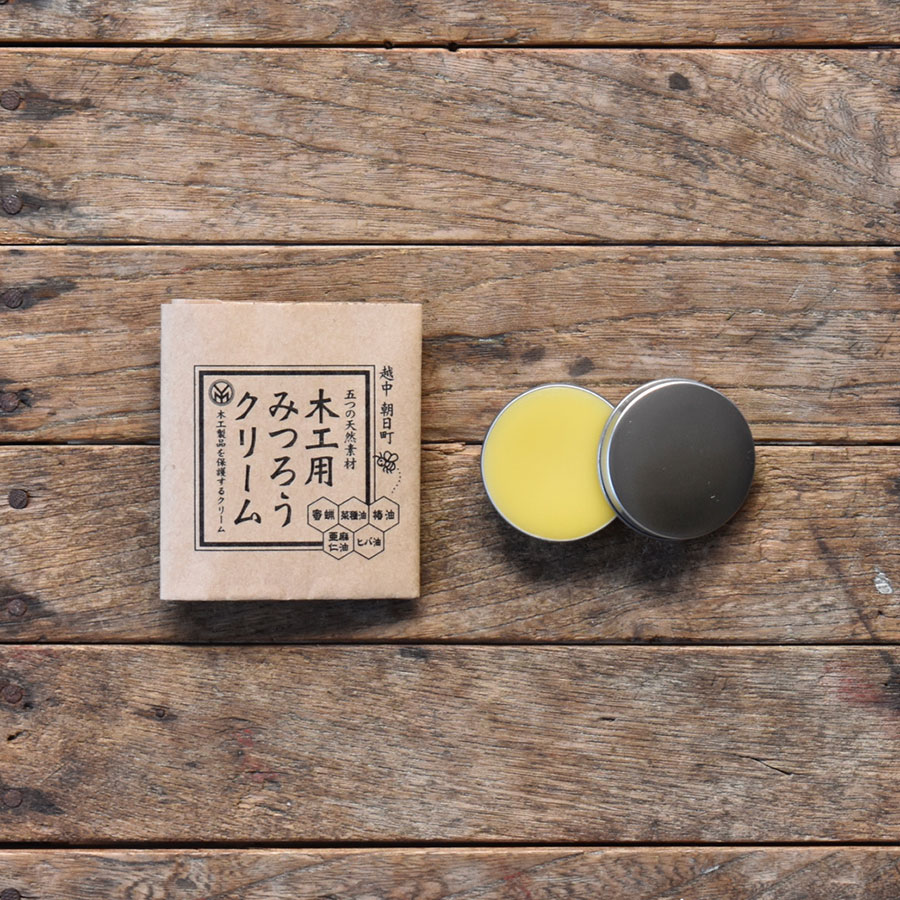 真鍮表札のケアに最適｜蜜蝋クリームの使い方と注意点まとめ