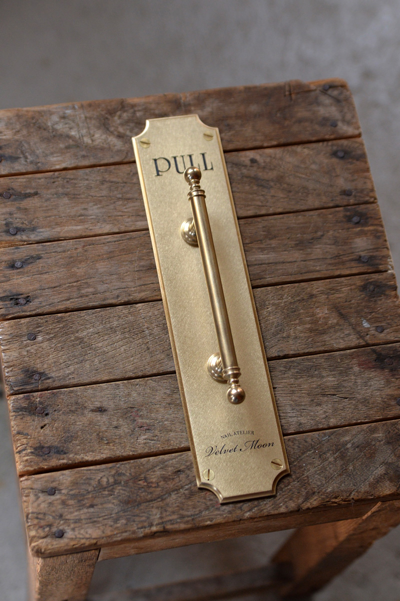 Pull-Handle Plate / Classic Edge